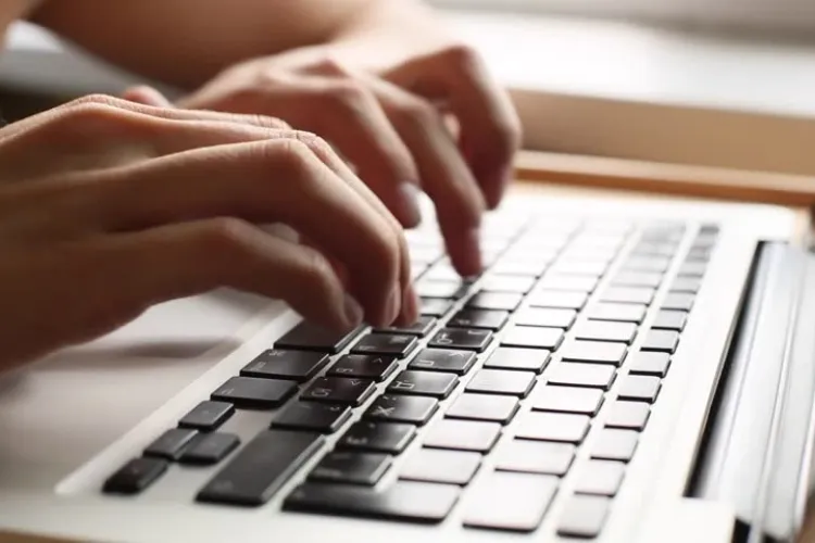 Cum a vrut un clujean să se îmbogățească. Fura unelte de la serviciu și le vindea pe internet