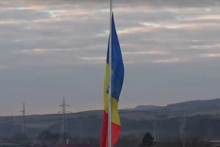 Floreștiul inaugurează cel mai înalt catarg din Transilvania - VIDEO