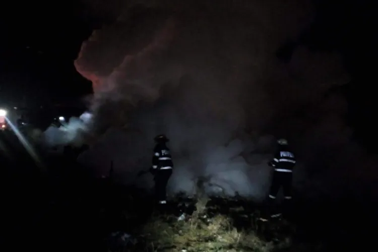 Barăcile de la Pata Rât au luat foc în timp ce romii dormeau. I-a salvat numai o MINUNE - FOTO