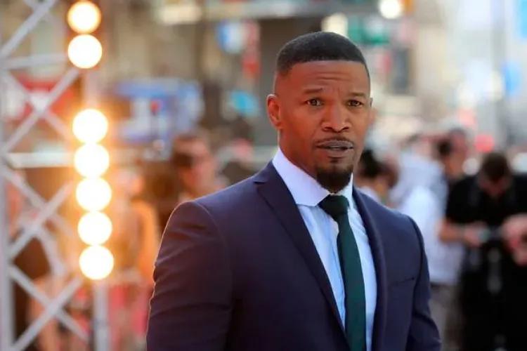 Jamie Foxx se va căsători cu fosta soție a lui Tom Cruise