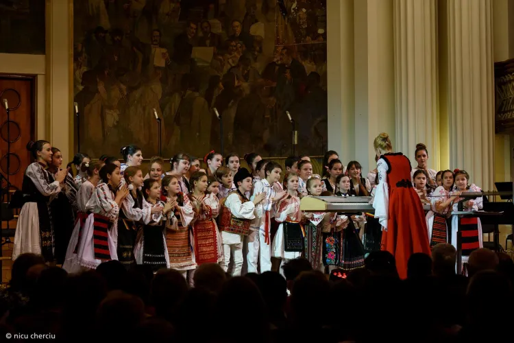 Gest românesc de suflet. Concert de colinde unde se strâng cărți pentru copiii din diaspora