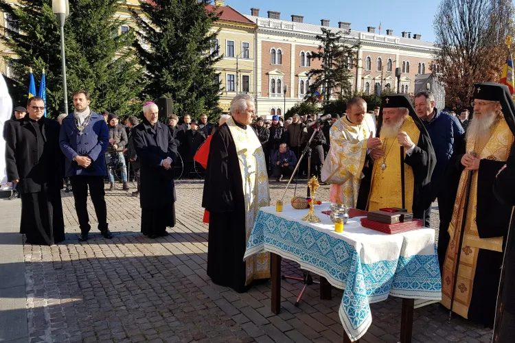 Statuile Mitropolitului Bartolomeu și a episcopului Nicolae Ivan, dezvelite la Cluj - VIDEO