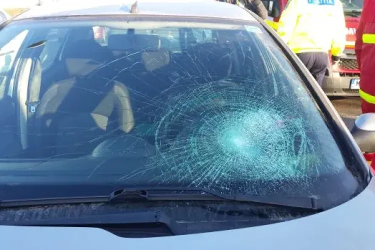 Taversarea neregulamentară face victime! O clujeancă a fost lovită de mașină la Turda