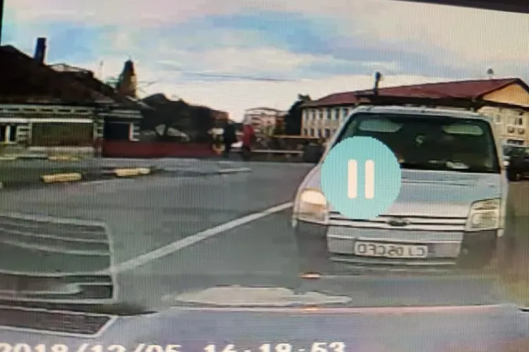 A lovit-o o căruță în sensul giratoriu din Florești. Ce a urmat a uimit-o - FOTO