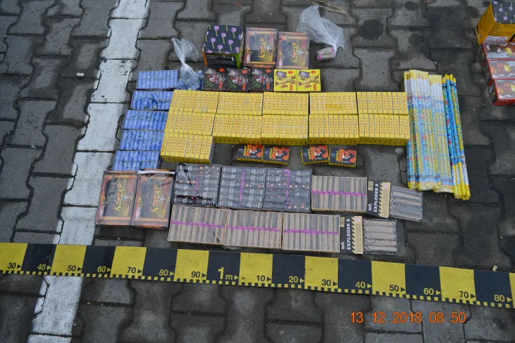Razie de amploare la Dej! Polițiștii au confiscat aproape 30.000 de artificii FOTO