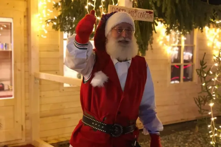 Moșul a ajuns în Satul lui Moș Crăciun din Florești - FOTO