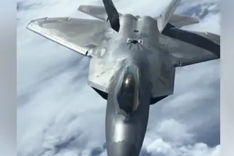 Imagini incredibile cu un F22 - Raptor alimentat în zbor - VIDEO