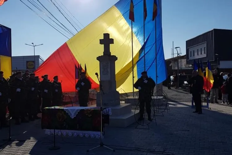 Defilări la Florești și inaugurarea celui mai mare catarg din Transilvania - VIDEO