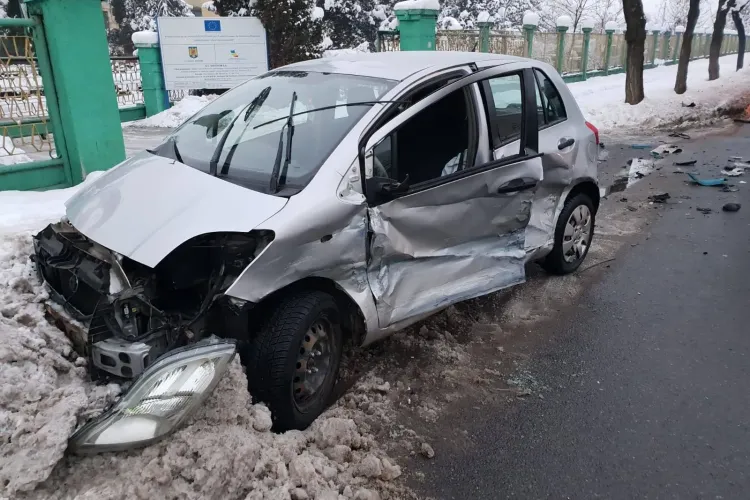 Accident pe Bulevardul Muncii! Un șofer din Covasna a pierdut controlul - FOTO