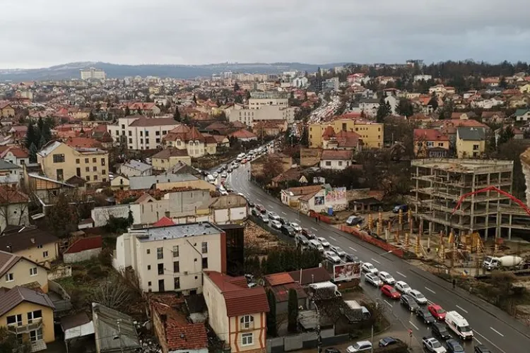 Orașul SMART. Coloană de mașini la coborâre pe Calea Turzii - FOTO