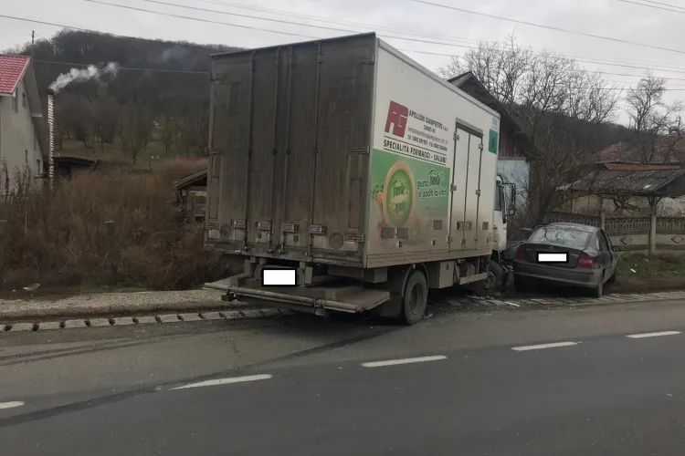 CLUJ: Accident cu o victimă la Nima, cauzat de un șofer care mergea pe banda de refugiu FOTO