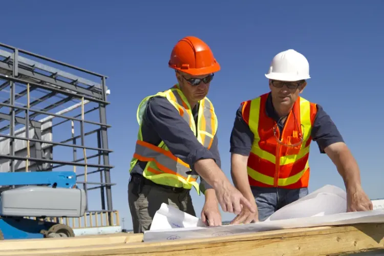 Banca Națională: Unul din patru români apţi de muncă a plecat să muncească în străinătate