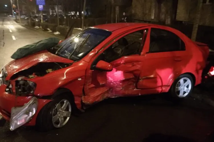 Accident cu 3 mașini pe Dorobanților. Traficul a fost deviat FOTO