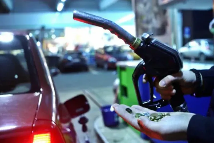 Ministrul Finanțelor, Eugen Teodorovici, vrea să ÎNGHEȚE prețul carburanților