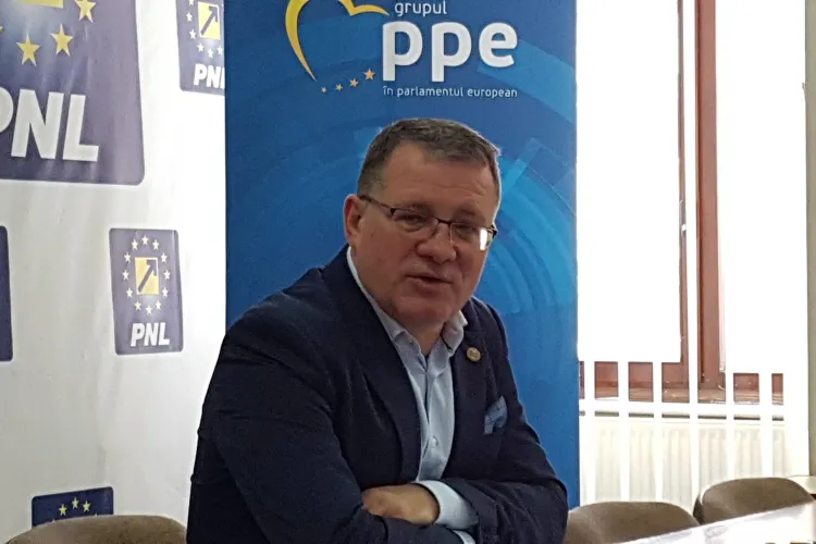 Deputatul PNL Cluj, Adrian Oros, cere basarabenilor din România să voteze cu blocul ACUM