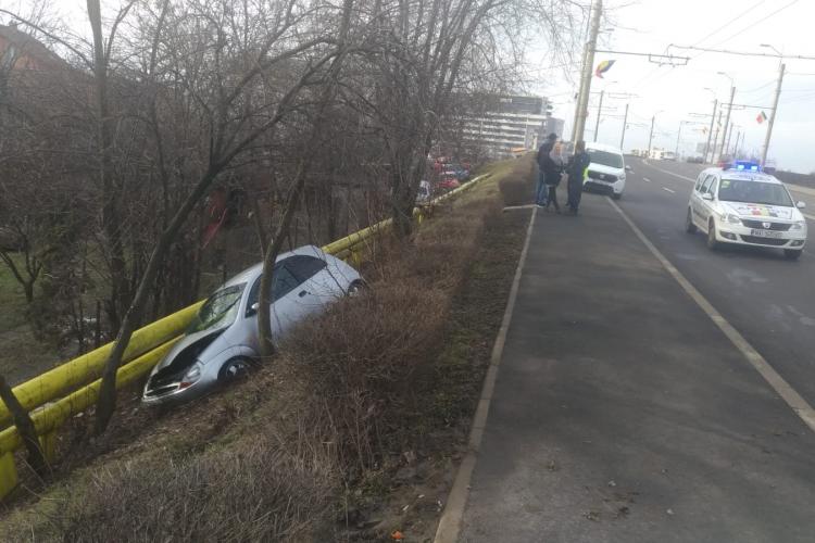 Un vitezist a ”zburat” de pe drum, la Podul IRA - FOTO