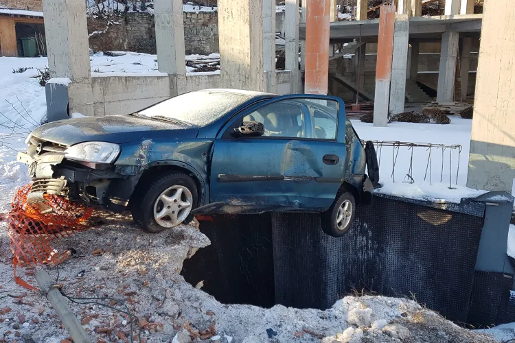 Parcare laterală pe Calea Turzii 2 - 4. Accident cu tentă SF - FOTO