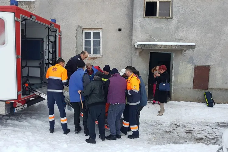 Mobilizare impresionantă pentru a-l duce la spital pe clujeanul de 200 de kg - FOTO