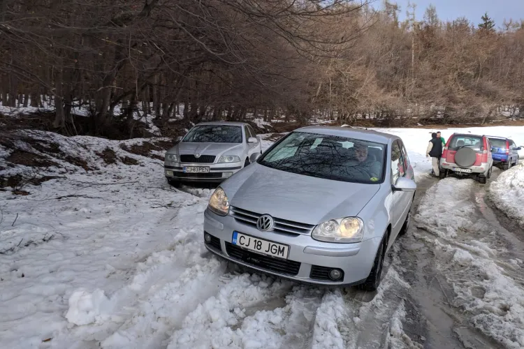 Locuitorii satului Casele Micești, com. Feleacu, sunt izolați de o săptămână - FOTO