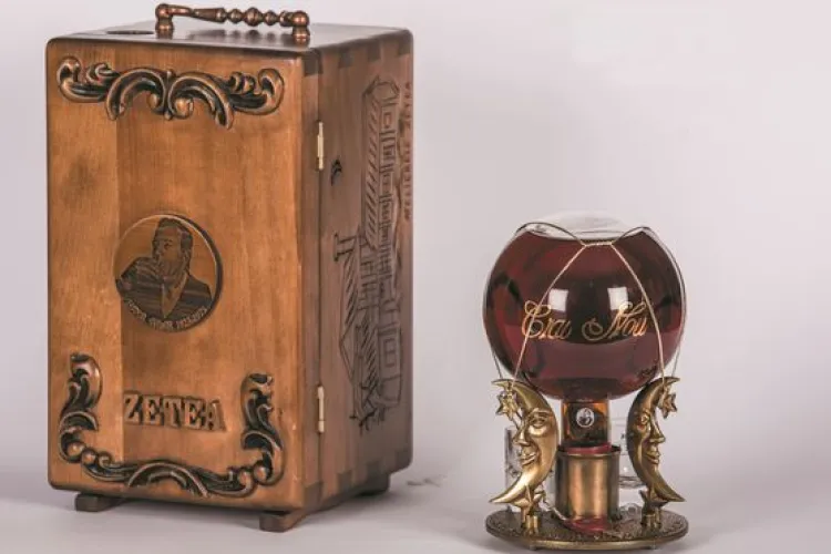 Un litru de pălincă cu 2.000 de euro - FOTO