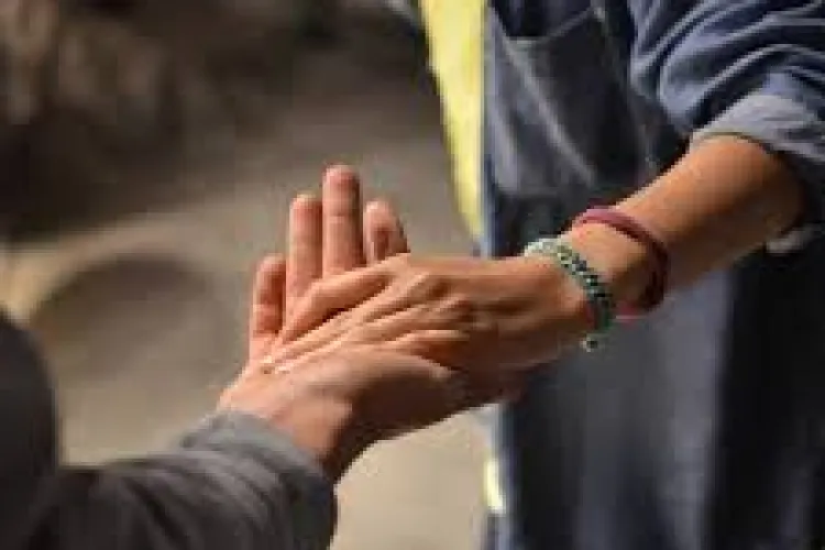 România, codașă în clasamentul mondial al generozității. Ce ne trage în jos