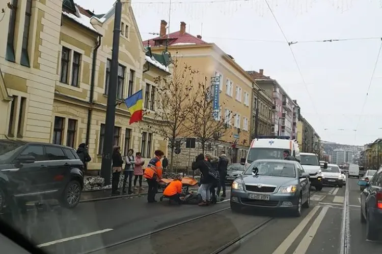 Accident cu victimă pe strada Horea. Un pieton a fost lovit de mașină FOTO