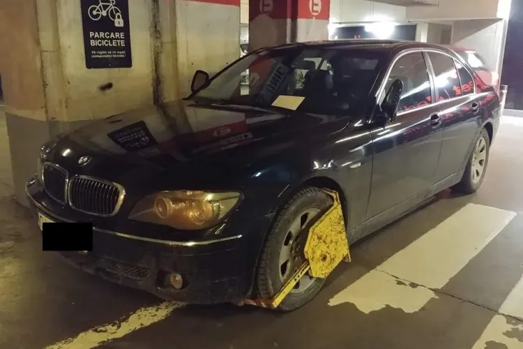 BMW ”încălțat” la Iulius Mall Cluj - FOTO