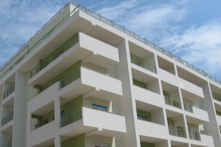 Piața imobiliară continuă prăbuşirea. În luna decembrie s-au vândut cu 22% mai puţine locuinţe