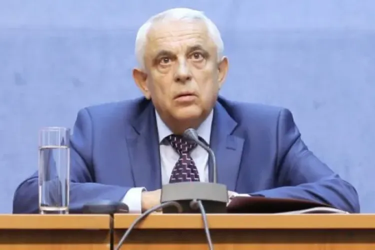 Daea revine: Cormoranii fac baie în piscină, aşa cum urşii dirijează circulaţia