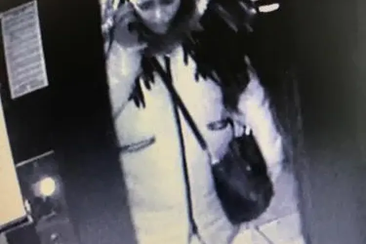 Escroci prinși de polițiști, după ce au țepuit o clujeancă cu 50.000 lei VIDEO