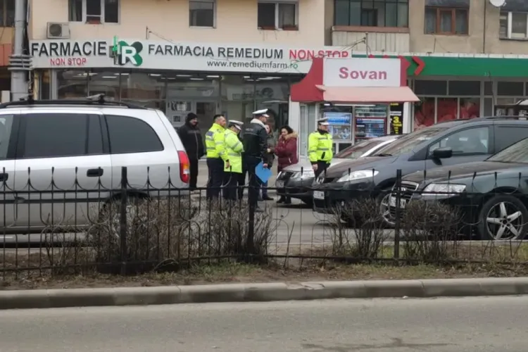 Adolescent lovit de mașină în Mărăști! Trecea strada pe culoarea roșie a semaforului FOTO