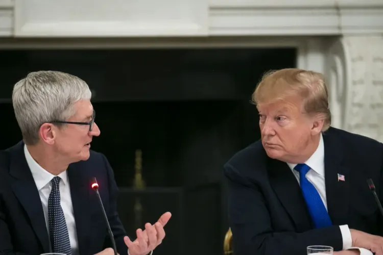 ”Prietenul meu bun Tim Apple” a spus Donald Trump despre CEO-ul Apple, Tim Cook