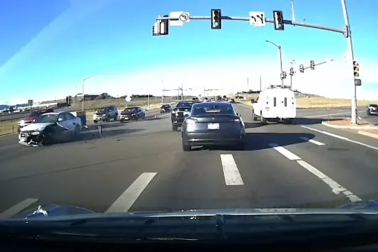 Sistemul autopilot de la Tesla Model 3 a evitat un nou accident rutier - VIDEO