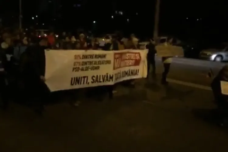 PROTEST împotriva OUG privind Legile Justiției. Mii de oameni au ieșit în stradă la Cluj VIDEO