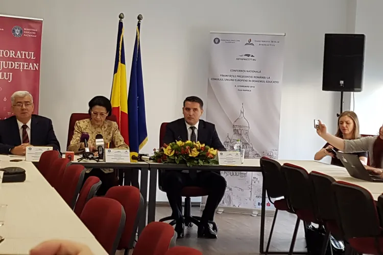 Ministrul Educaţiei: Vom da elevilor vouchere pentru adidaşi şi costum de trening