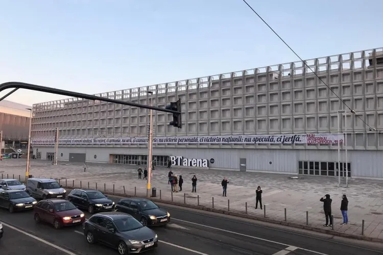 Suporterii U Cluj, nemulțumiți că UDMR a cerut să se ia jos bannerul de pe BT Arena