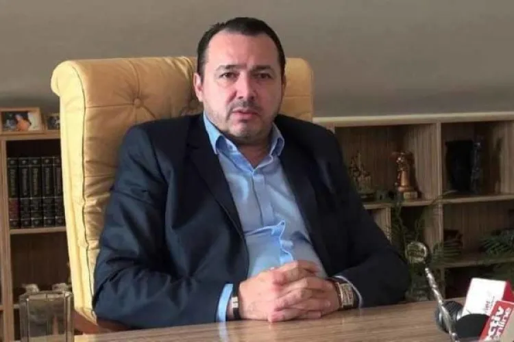 Deputatul ”mitralieră” Rădulescu și-a remobilat biroul: ”Cea veche mirosea urât!”