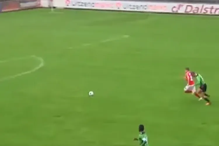 Ratare colosală! Pare un fotbalist cu ”lipici” la minge... Priviți până la capăt - VIDEO