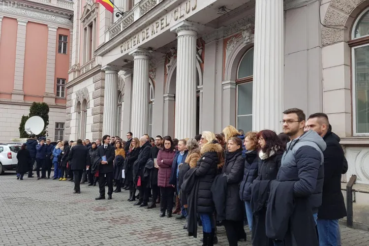 Magistrații protestează vineri în fața Curții de Apel. Îl așteaptă pe Tudorel Toader
