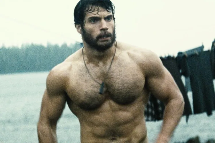 Cum arată acum Henry Cavill. E mai musculos decât atunci când îl juca pe Superman