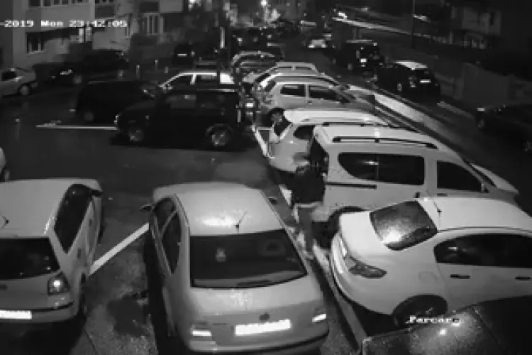 Filmat în Cluj, în timp ce înțepa cauciucurile unor autoturisme. Cine îl recunoaște? - VIDEO