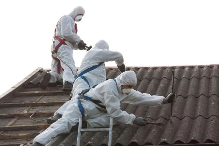 Plăcile de azbociment, bomba cu ceas de pe clădiri. Daniel Buda a cerut lămuriri