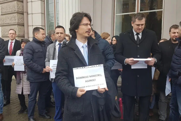 Judecătorii clujeni protestează și marți, după ce Tudorel Toader a pus că nu abrogă NIMIC