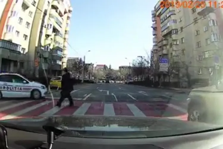 Șofer GRĂBIT lăsat pieton de polițiștii clujeni - VIDEO
