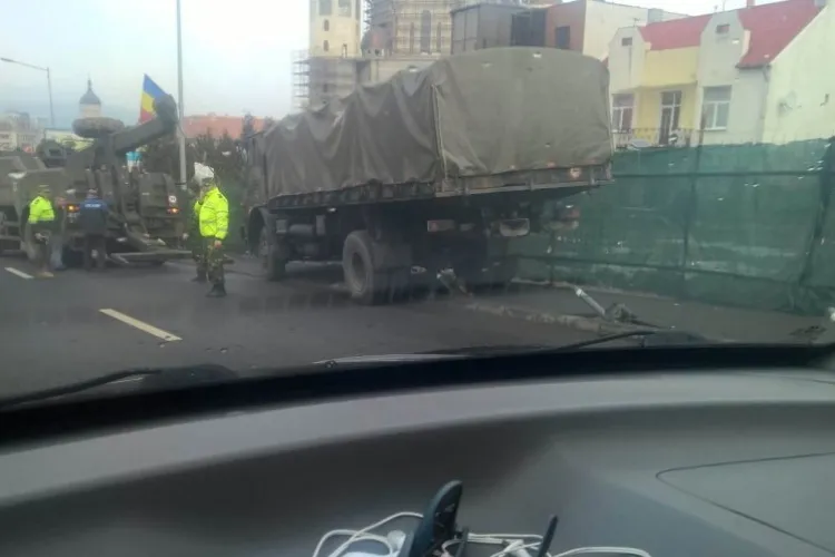 Camion al Armatei, fără frâne pe Calea Turzii. Cum s-a oprit - FOTO