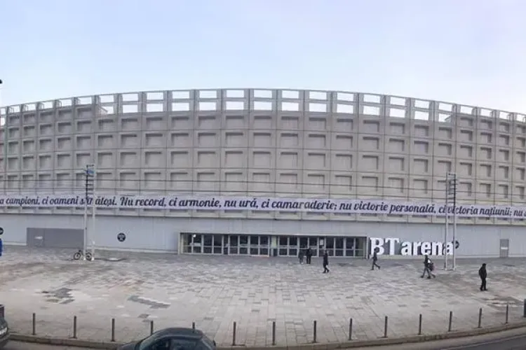 Banner SUPERB pe BT Arena amplasat de suporterii U Cluj - FOTO