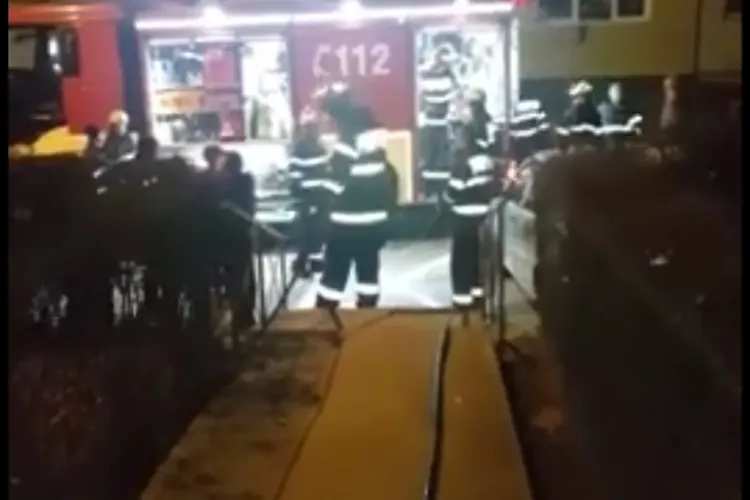 Incendiu GRAV în Manastur, pe Aleea Micus. Bloc evacuat VIDEO