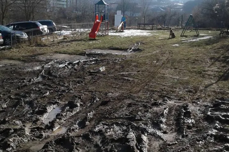 Mesajul unei mămici pentru Emil Boc: Așa arată un parc pentru copii - FOTO