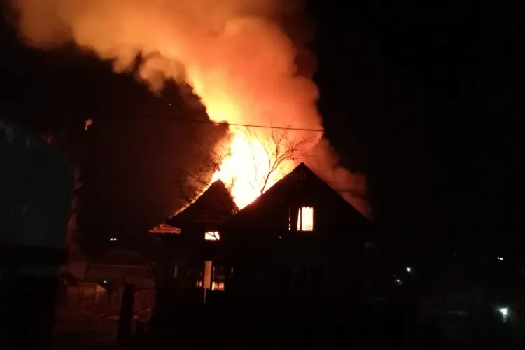 Incendiu in Chinteni, pe strada Unirii, la o casa particulară - VIDEO / FOTO