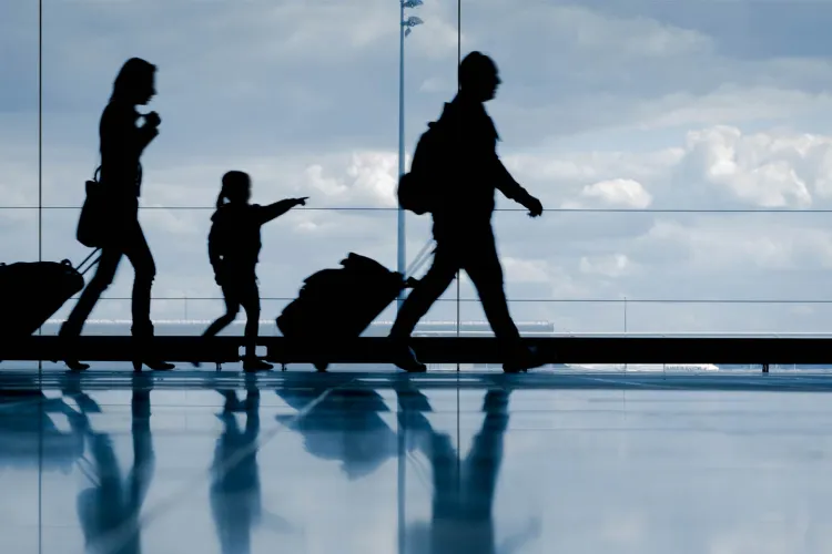 Sociolog: Românii emigrează și caută stima de sine. Când te duci la ghişeu, te apleci. Aia nu e stimă de sine!